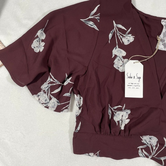 NWT Sadie & Sage [ Large ] Floral Flutter Sleeve‎ Cropped Top in Burgundy - Picture 3 of 12